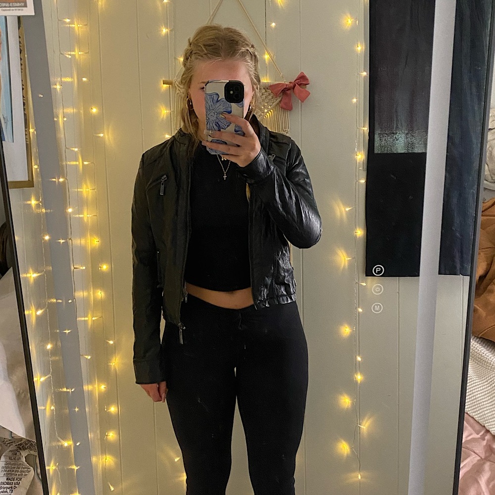 cute leather jacket!